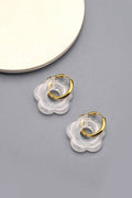 FLOWER CHARM HUGGIE HOOP EARRINGS | 40E221