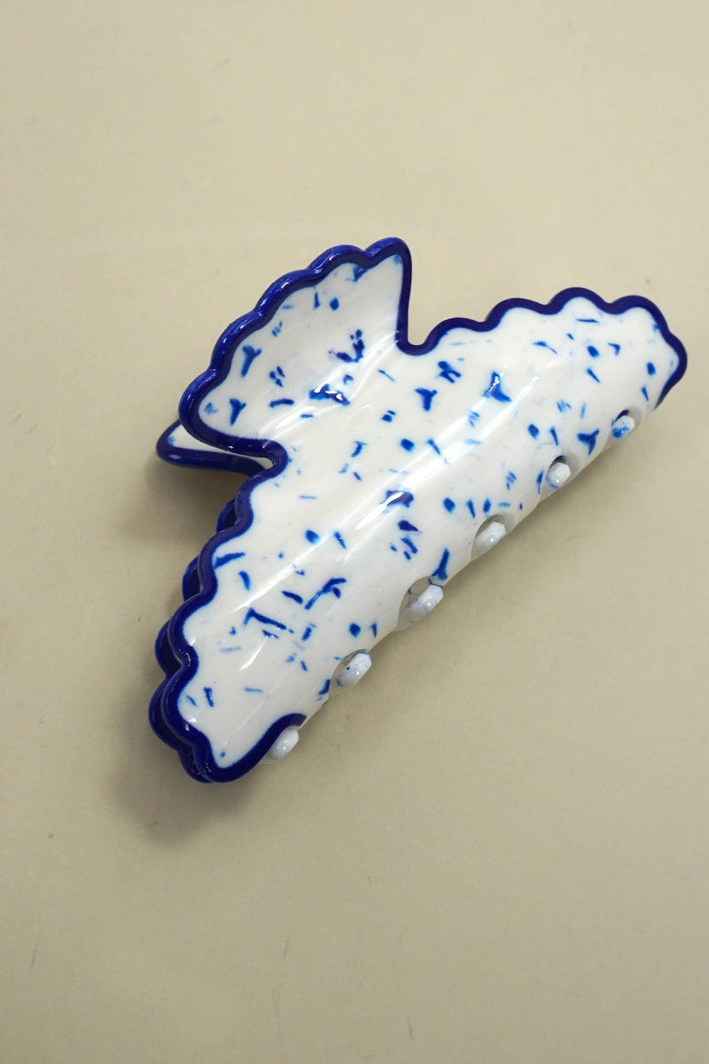 VINTAGE PORCELAIN STYLE HALF MOON HAIR CLAW CLIPS | 40H964