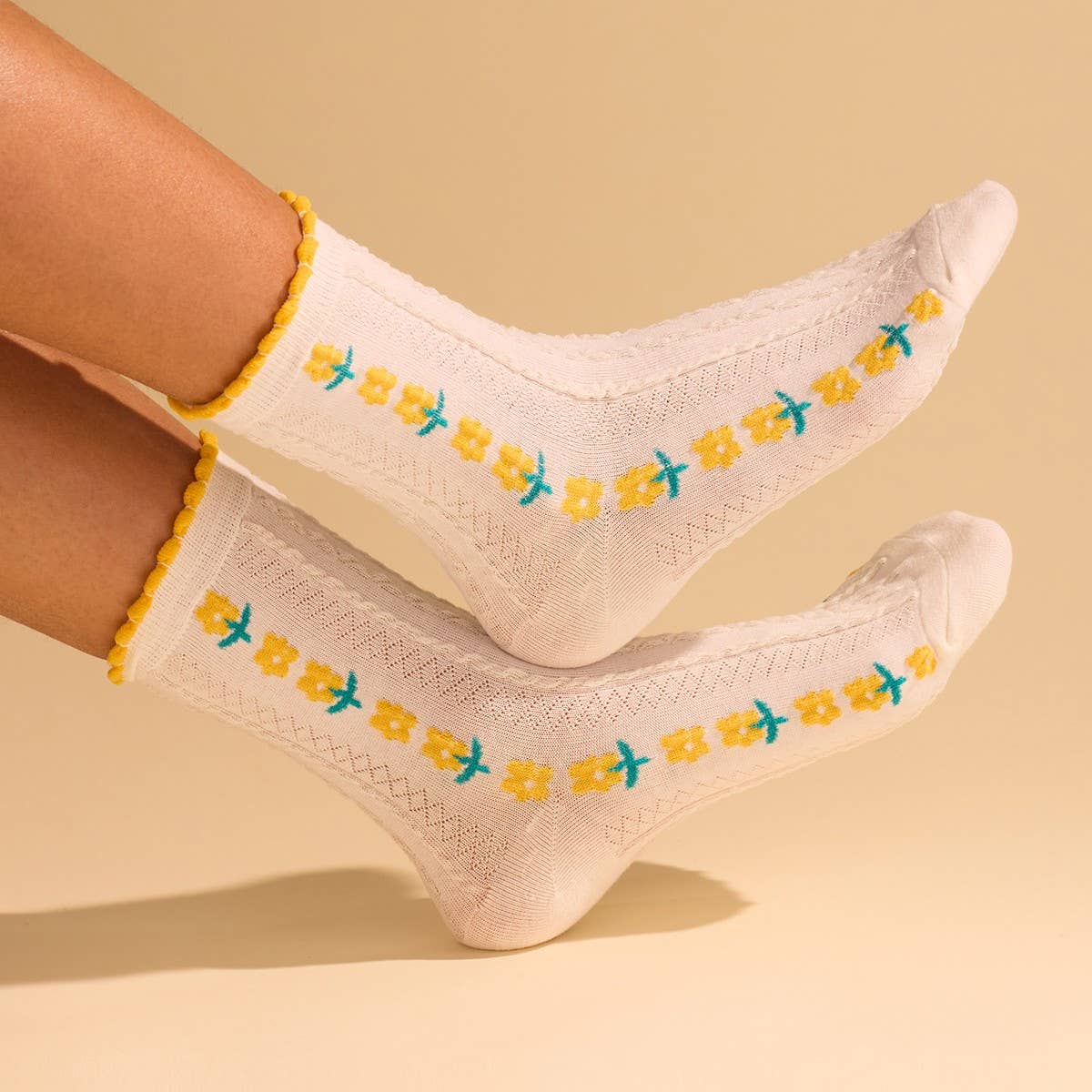 Woman Embroidered Texture Crew Sock | 40S02085